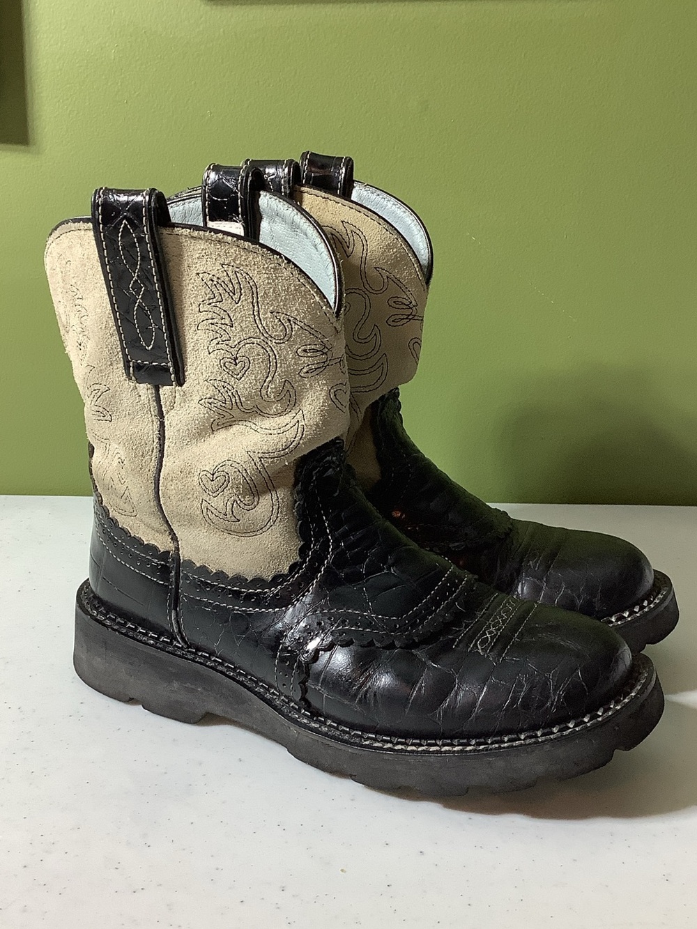 Ariat Fatbaby black and tan boots, size 8.5